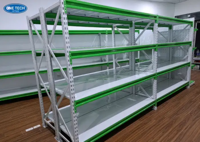 Kệ trung tải Cà Mau phối màu trắng + xanh lá dùng cho cửa hàng kinh doanh vừa thẩm mỹ, vừa độc đáo