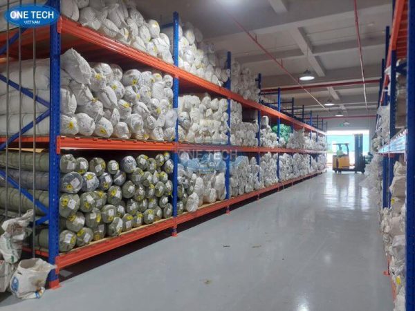 Hàng hóa được sắp xếp ngọn ngàng, dễ quản lý