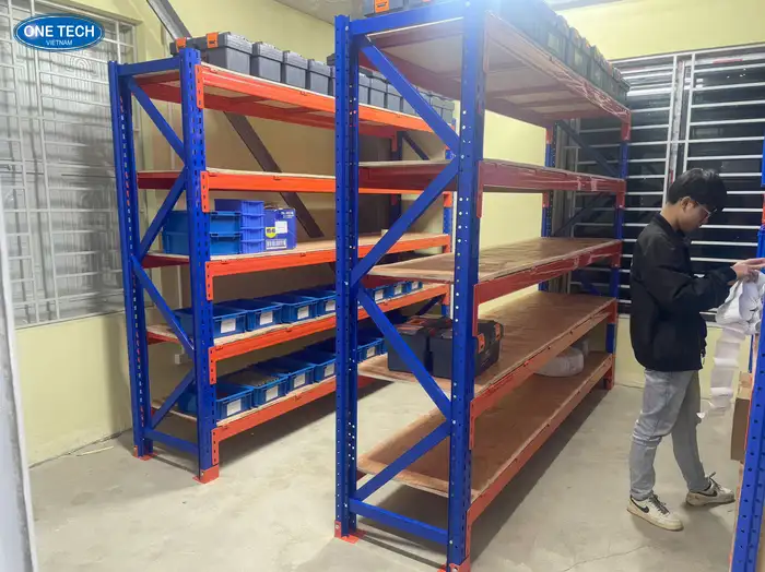 Kệ hàng trung tải mâm cam khung xanh thiết kế theo yêu cầu của khách hàng