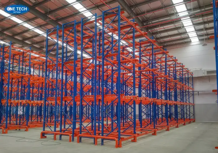 Địa chỉ cung cấp kệ chứa hàng may mặc bền rẻ, chính hãng