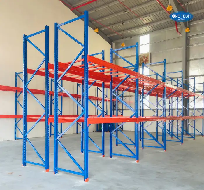 Kệ Selective chứa hàng may mặc số lượng lớn
