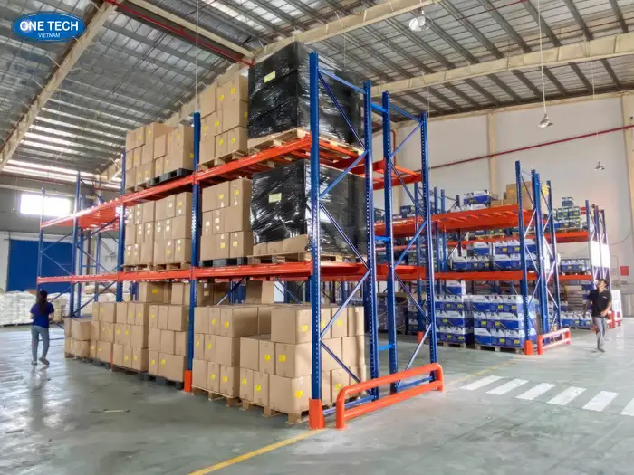 Ứng dụng thực tế của kệ pallet 2 tầng