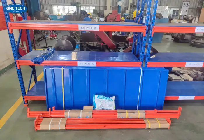 Bước 3: Kiểm tra chất lượng thực tế của kệ kho thanh lý TPHCM