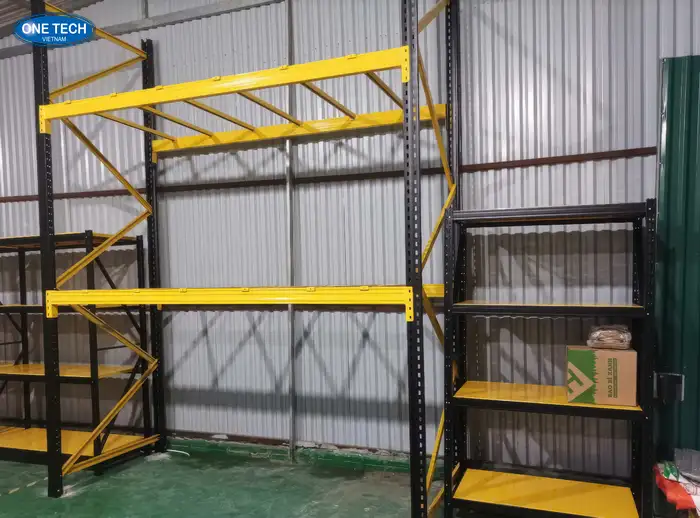 Kệ công nghiệp Quảng Trị đen vàng 2 tầng Kệ công nghiệp Quảng Trị đen vàng 2 tầng