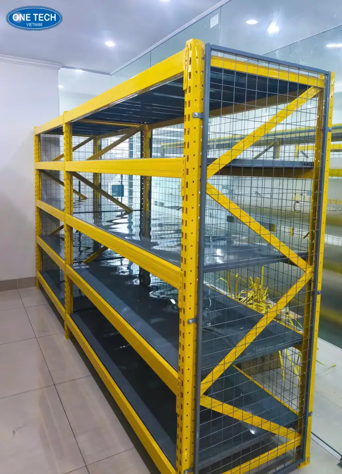 Kệ trung tải giá rẻ khung vàng mâm màu ghi 5 tầng kết hợp chắn lưới Kệ trung tải giá rẻ khung vàng mâm màu ghi 5 tầng kết hợp chắn lưới