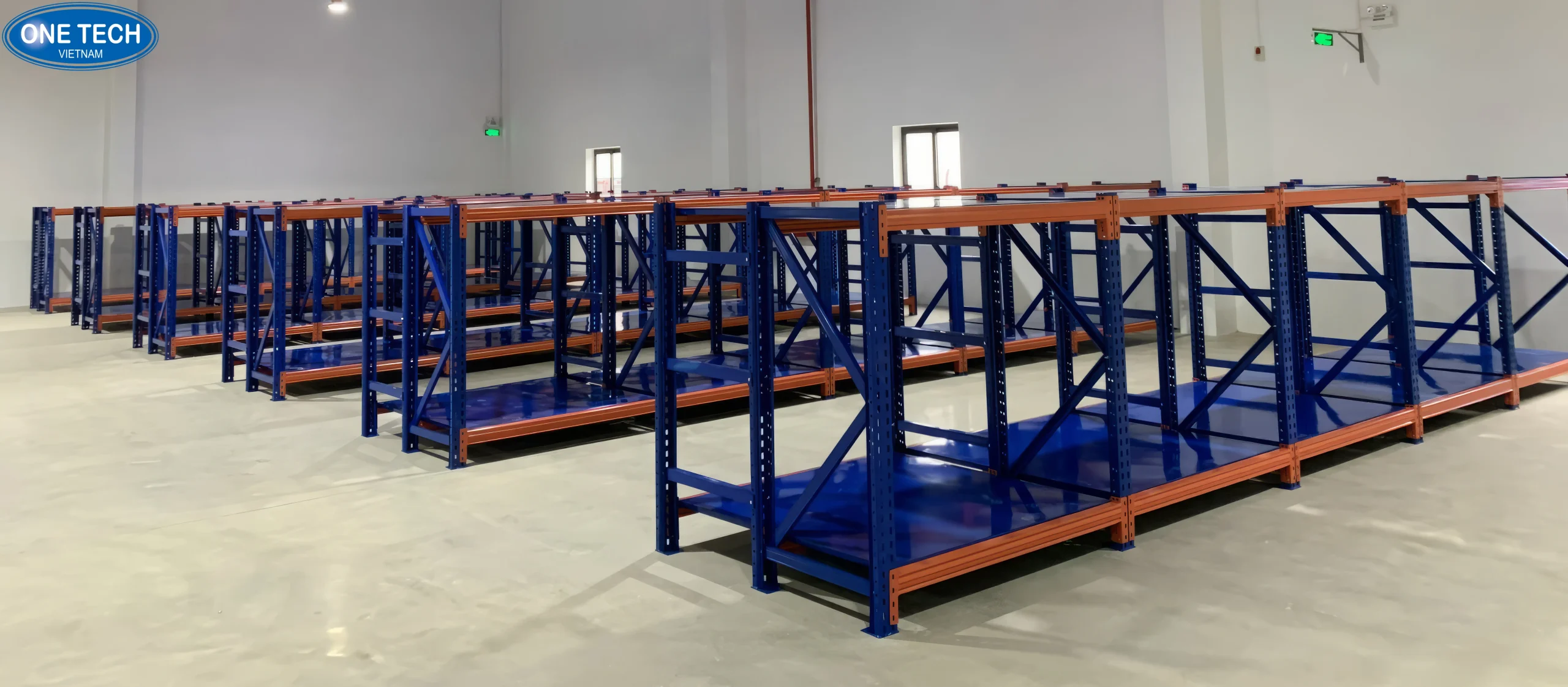 Mua kệ trung tải màu xanh cam ở đâu uy tín?
