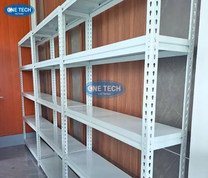 Ứng dụng thực tế của kệ sắt màu trắng