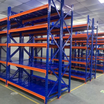 Kệ trung tải màu xanh cam nổi bật, tạo điểm nhấn kho hàng