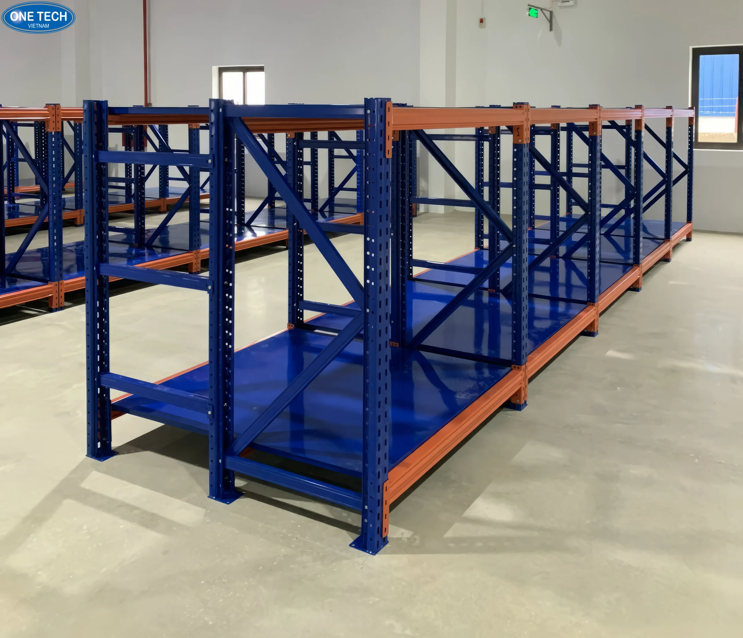 Ưu điểm nổi bật của kệ trung tải màu xanh cam