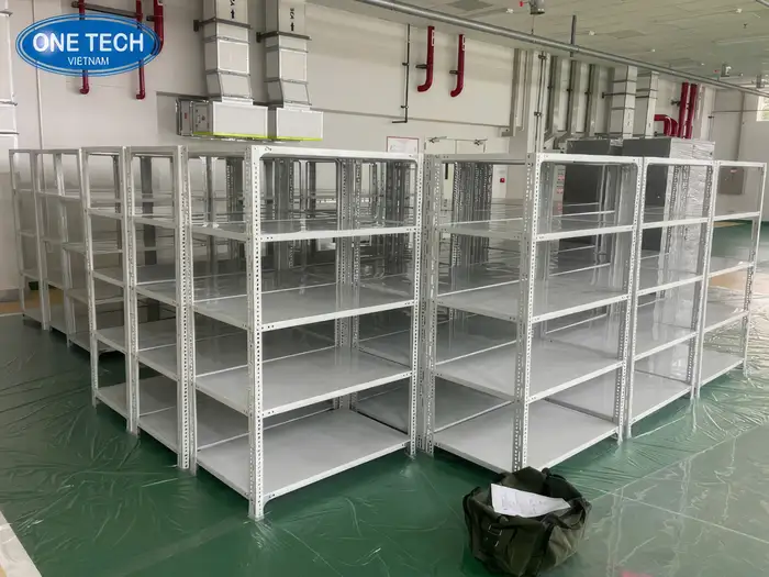 Kệ sắt v lỗ cho kho ngành gia dụng