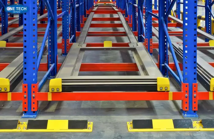Kệ Push Back tại Đồng Tháp là lựa chọn tuyệt vời cho những doanh nghiệp có kho hẹp nhưng cần lưu trữ số lượng lớn