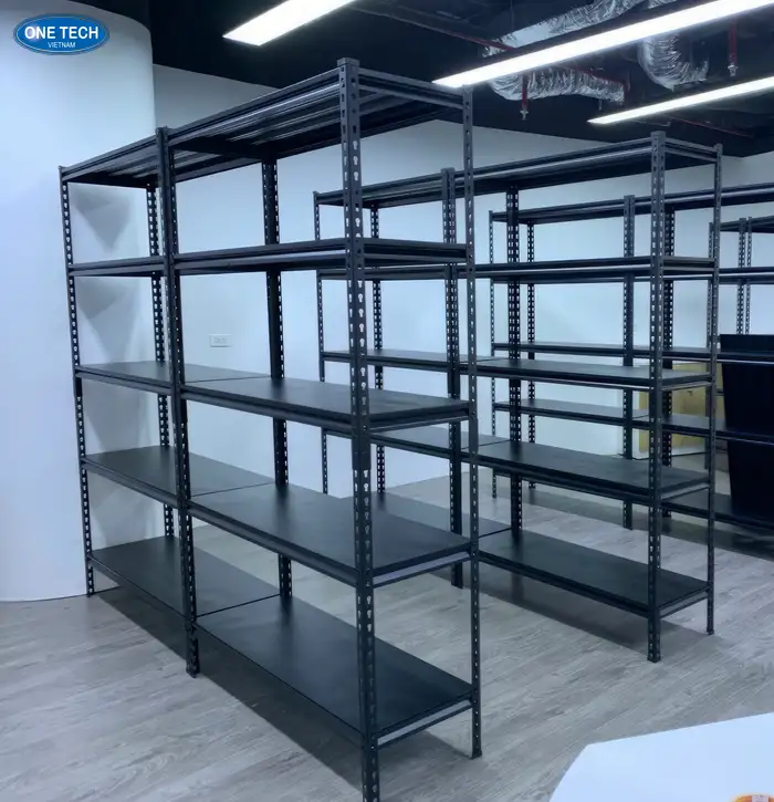 Kệ kho cho cửa hàng tạp hóa màu đen thiết kế theo yêu cầu của khách hàng