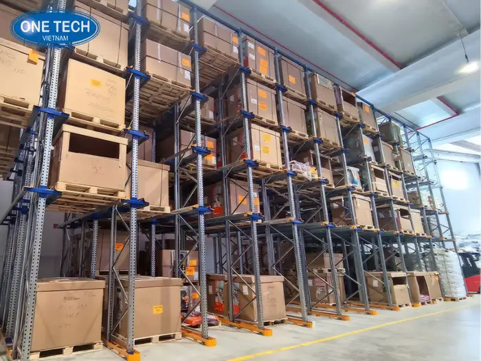 Kệ hạng nặng tải 800 - 3000kg/tầng cho kho gia dụng công nghiệp