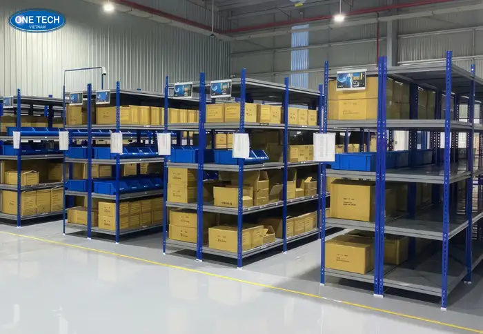 Kệ V cài với các chi tiết bằng sắt, thiết kế tháo lắp thông minh