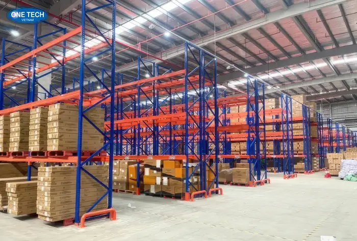 Kệ kho hạng nặng 3 tầng