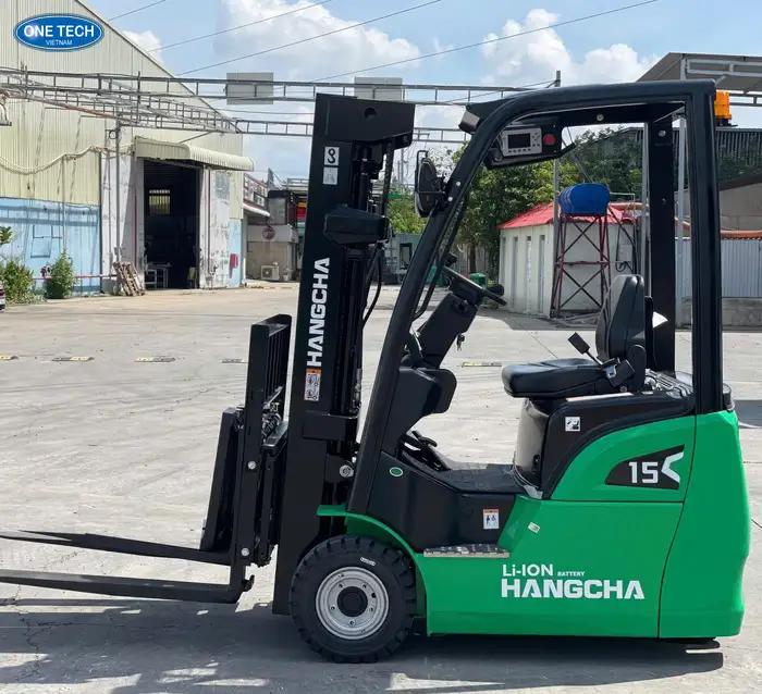 Xe nâng điện 3 bánh – Linh hoạt trong không gian hẹp