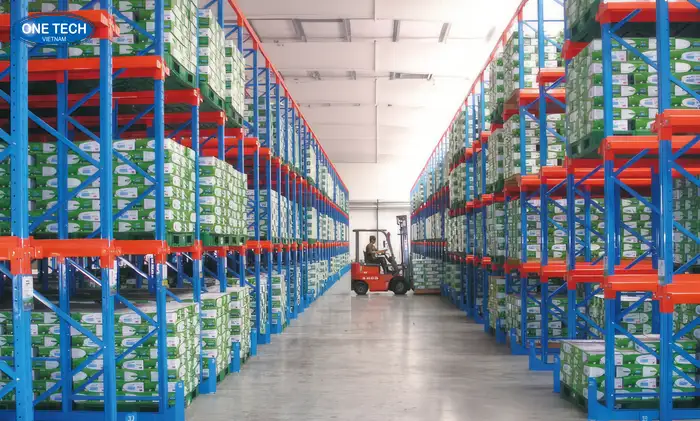 Tiêu chí lựa chọn xe nâng phù hợp với kệ Drive In