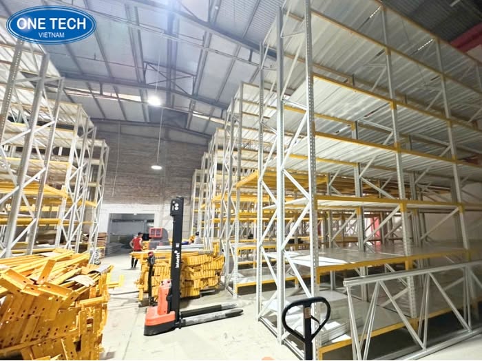 lap-dat-ke-kho-hang-cho-cty-dvu-o-to-carpla-1500m²-15