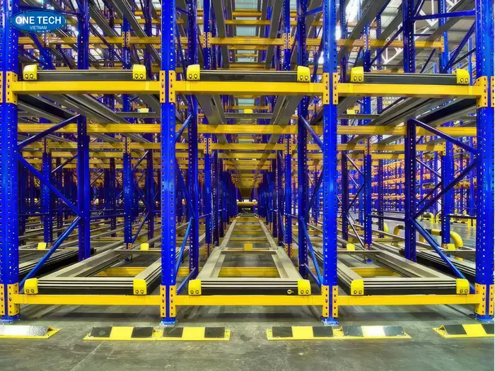 Kệ Push Back - Kệ pallet tại Hà Nội ứng dụng hệ thống khay trượt lồng