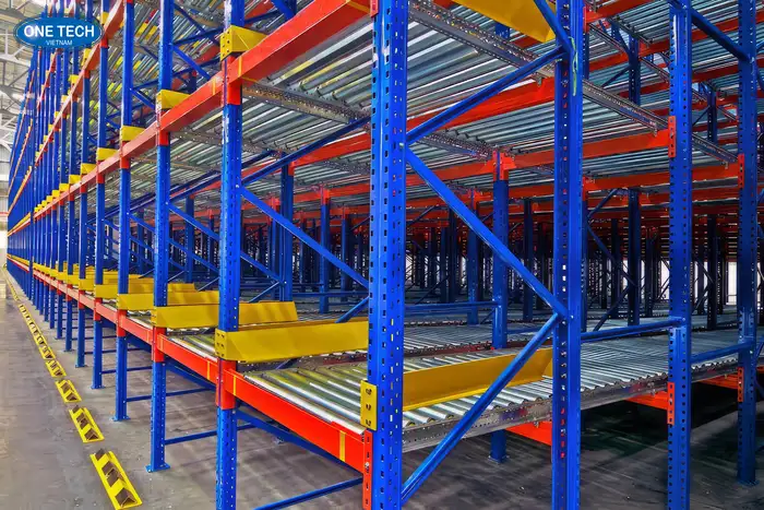 Nguyên lý hoạt động của kệ con lăn tại TP HCM